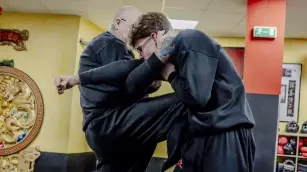 Weng Tjun Kniestoß Technik