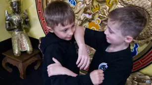 Weng Tjun Ellenbogenstoß