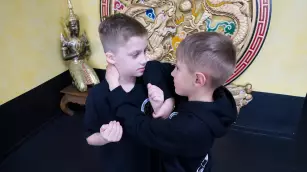 Ellenbogen Kids Nahverteidigung