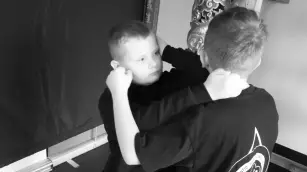 Weng Tjun Aufwärtsellenbogen