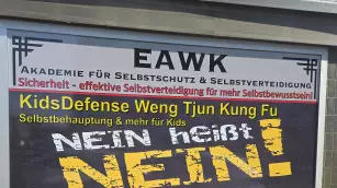 Neue Aussenwerbung, Neumühler Str. 31